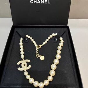 CHANEL Elegant Gold and Cream Pearl Necklace